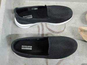 lot 194 image: womens sketchers size 5 air cooled ...