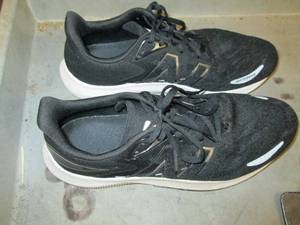 lot 206 image: NB size 10 black shoes ...