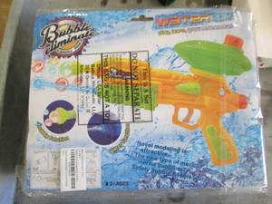 lot 304 image: 2 new bubblesquirt guns ...