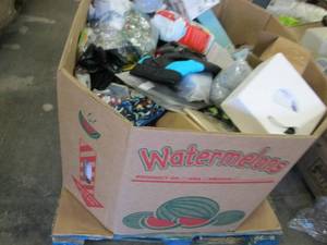 lot 358 image: pallet of pet items ...