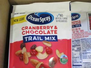lot 400 image: case of 125 oz bags of ocean spray...