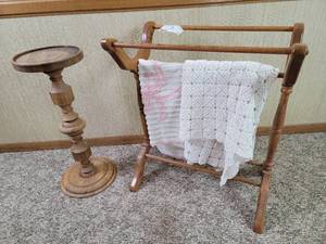 lot 51 image: Vintage Quilt Stand & Wooden Pedestal Stand