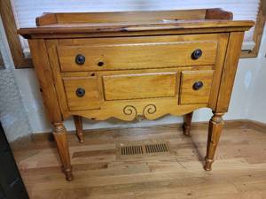 lot 52 image: Vintage Queen Anne Style Lowboy Table 34 x 16  32