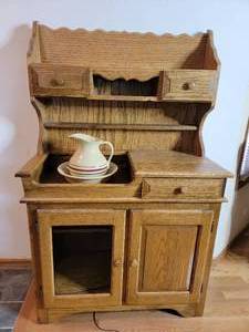 lot 55 image: Antique Dry Sink With Basin & Pitcher 36 x 17 x 57