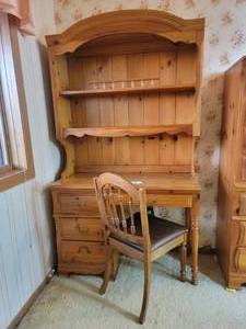 lot 15 image: Vintage Desk w Bookcase 42 x 18 x 75