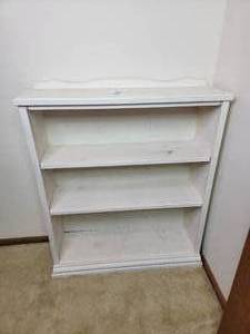 lot 25 image: Vintage White Bookself 35 x 11 x 40