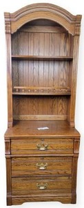 lot 28 image: Vintage 3 Drawer Dresser & 2 Shelf Hutch 28 x 19 x 76
