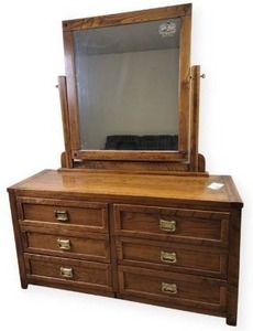 lot 21 image: Vintage 4 Drawer Dresser 32 x 18x 42