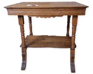 lot 10 image: Vintage Table 30 x 22 x 29