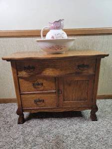 lot 05 image: Antique Wash Cabinet with Pitcher and Basin 34 x 19 x 27