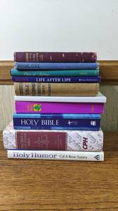 lot 65 image: 10 Piece Vintage Religious Book Collection