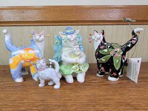lot 171 image: 4 Adorable Vintage Whimsiclay Ceramic Cats by Amy Lacombe