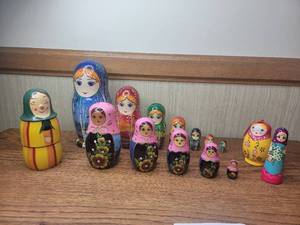 lot 202 image: Vintage Hand-Painted Russian Nesting Dolls