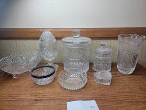 lot 207 image: Sparkling 8 Piece Depression Cut Crystal Glass Collection