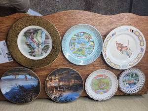 lot 232 image: Collectible Plates Terry Redlin & more