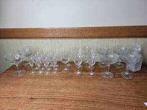 lot 234 image: Ultimate Bar Collection-25 Vintage Glasses and Whiskey Decanter