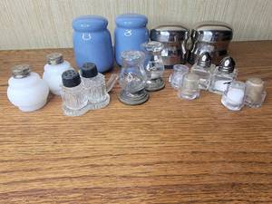 lot 239 image: Salt & Pepper Shaker Collection