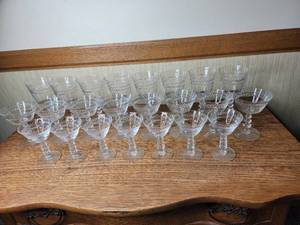 lot 262 image: Vintage 23 Piece Tiffin Franciscan Crystal Wine Glass Collection