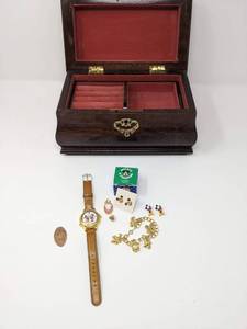 lot 157 image: Beautiful Vintage Wooden Jewelry With Collectible Disney Jewelry