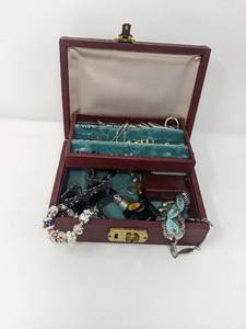 lot 167 image: Vintage Jewelry Box Full of Beautiful Jewelry