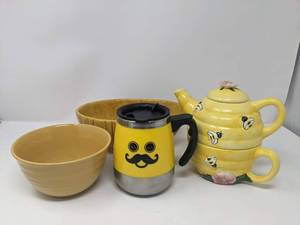 lot 247 image: Fun Vintage Bees and Mustaches Serving Collection-Mid Century Mdern Planter & More