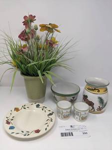 lot 250 image: Fun Vintage Moose and Flowers Hand-Painted Ceramic Collection