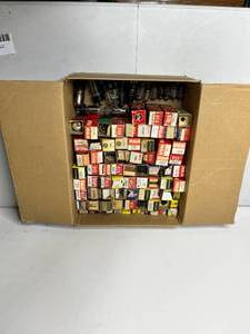 lot 216 image: Vintage Lightbulbs