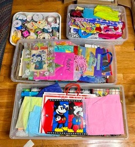 lot 217 image: Great Gift Wrapping Supplies