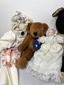lot 228 image: Classic Vintage Teddy Bears and Dolls