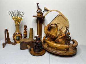 lot 256 image: Mid-Century-Modern Wooden Decor
