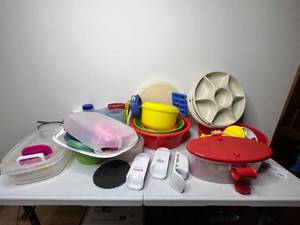 lot 288 image: Assorted Plastic Kitchen Supplies