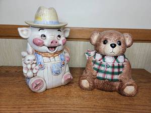 lot 124 image: Vintage 1960s Treasure Craft Farmer Pig & Teddy Bear Cookie Jars