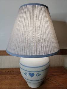 lot 129 image: Vintage Stoneware 24White & Blue Country Heart Lamp & Wooden Clock Lamp