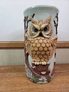 lot 138 image: Mid-Century Modern 1971 Ceramic Owl CaneUmbrella Holder