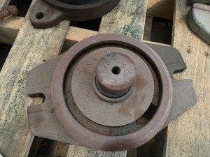 lot 104 image: Swivel Vise Plate