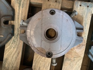 lot 105 image: Vise Mounting Plate