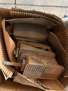 lot 106 image: Machine Leveling Pads