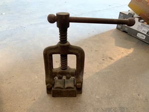 lot 109 image: Pipe Vise
