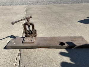 lot 43 image: Pipe Bench Vise