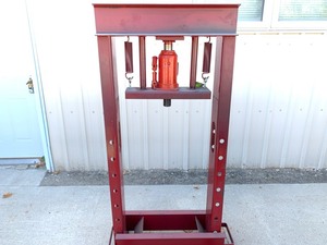 lot 50 image: 20 Ton Press