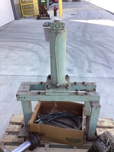 lot 70 image: Hydraulic Press Cylinder & Frame