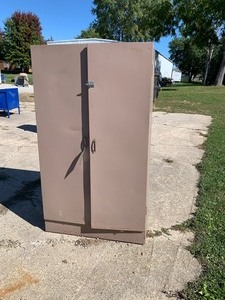 lot 708 image: Metal Cabinet