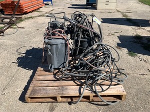 lot 1004 image: Paint Sprayers