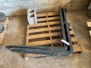 lot 1008 image: Forklift Forks