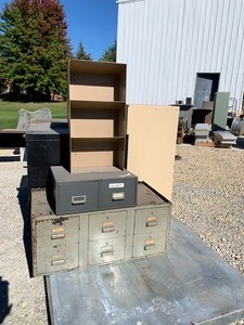lot 829 image: Office Organizers