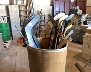 lot 527 image: Hockey Sticks