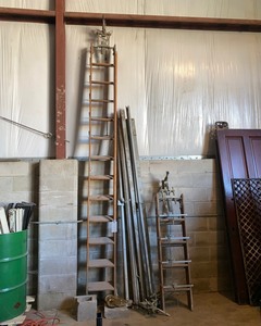 lot 524 image: Antique Library Rolling Ladder