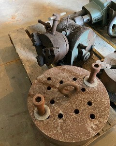 lot 140 image: Dividing Head and Chuck
