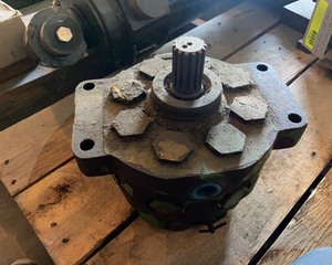 lot 208 image: Hydraulic Pump