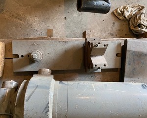 lot 211 image: Fixture Plate With V Block